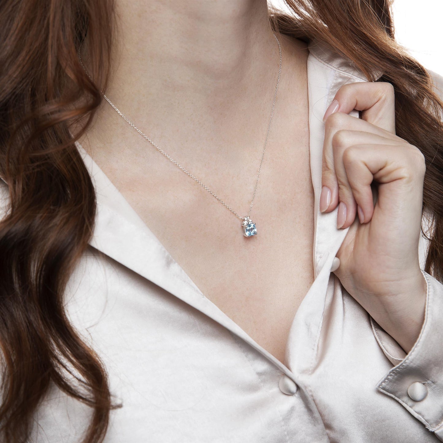 Gemistry Genuine Stone Sterling Silver 18 Inch Cable Chain Necklace (Blue Topaz)