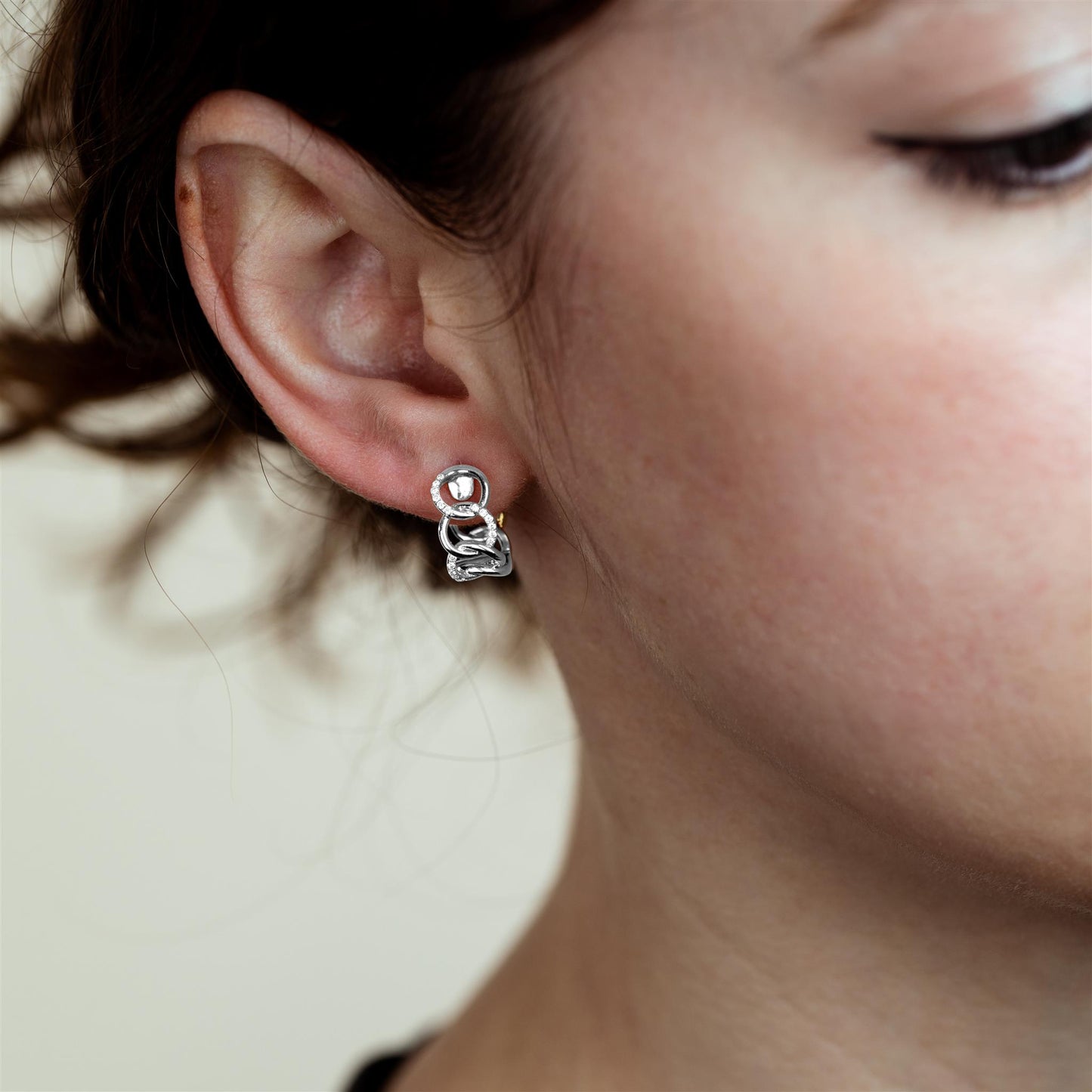 14K White Gold 0.12 Carat Diamond Link Hoop Earrings