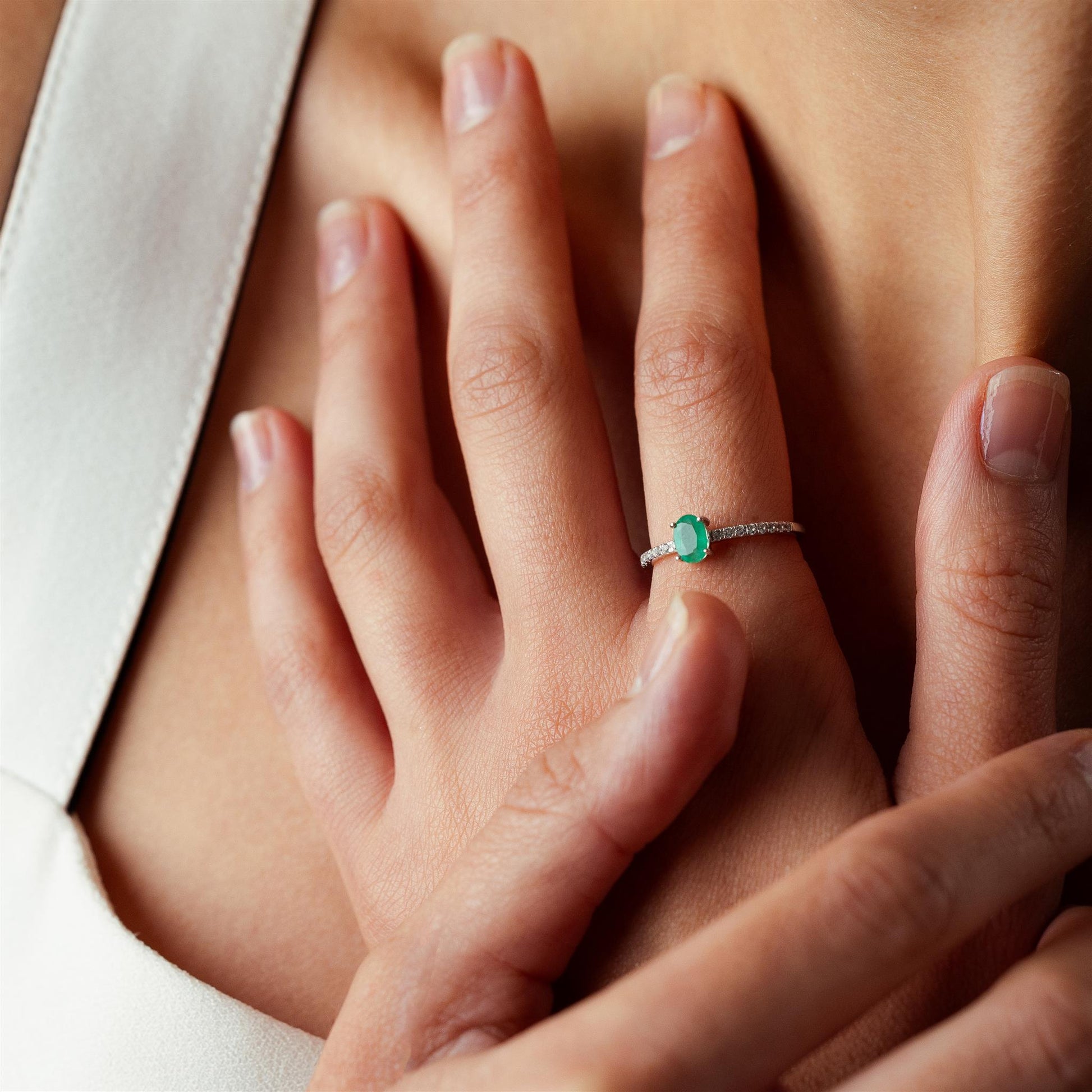 14K White Gold Oval Emerald and White Topaz Band Ring